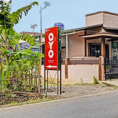 Oyo 91334 Permata Papua Guest House Pameungpeuk  Экстерьер фото