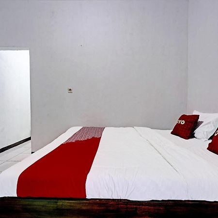 Oyo 91334 Permata Papua Guest House Pameungpeuk  Экстерьер фото