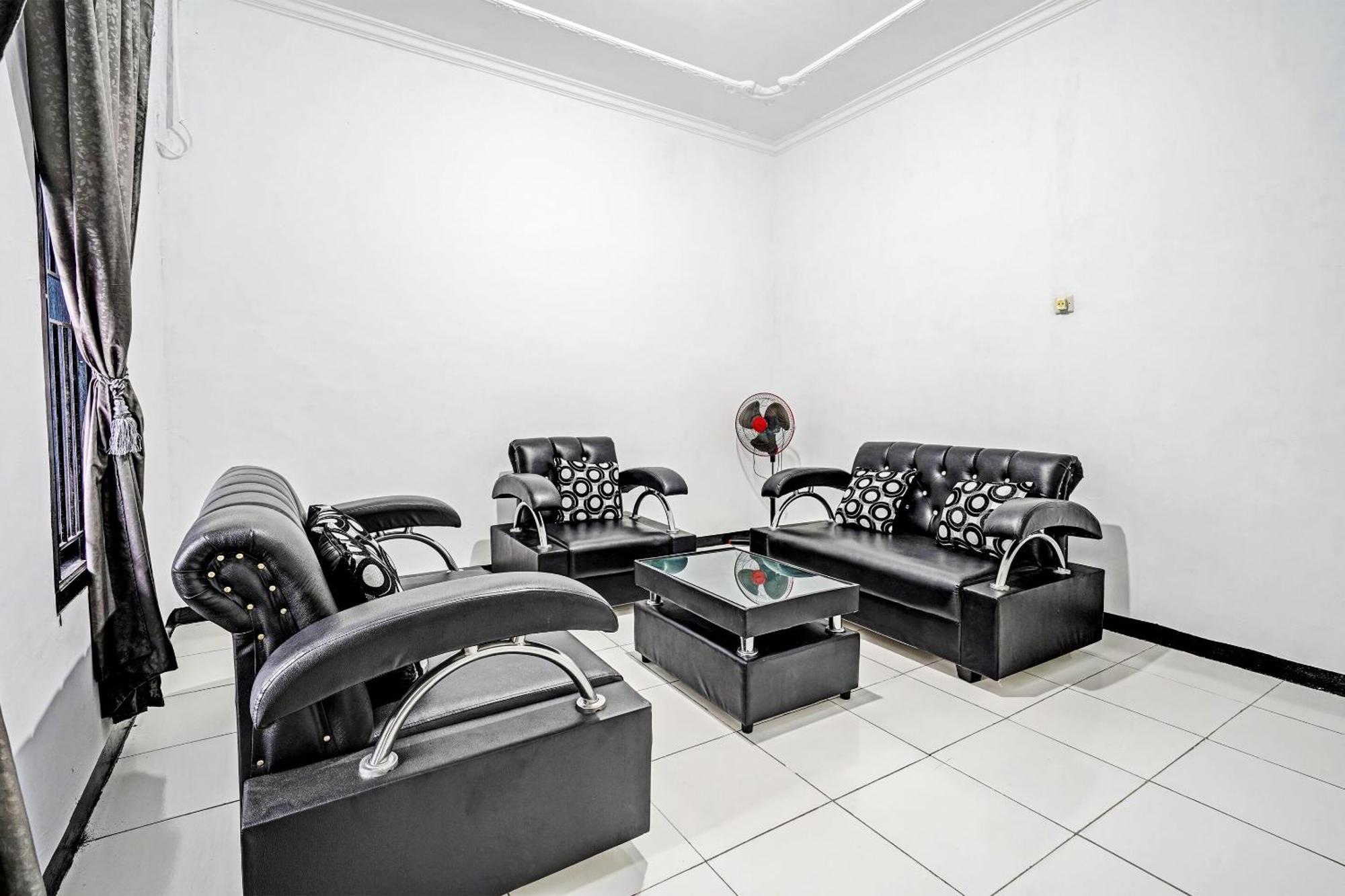 Oyo 91334 Permata Papua Guest House Pameungpeuk  Экстерьер фото