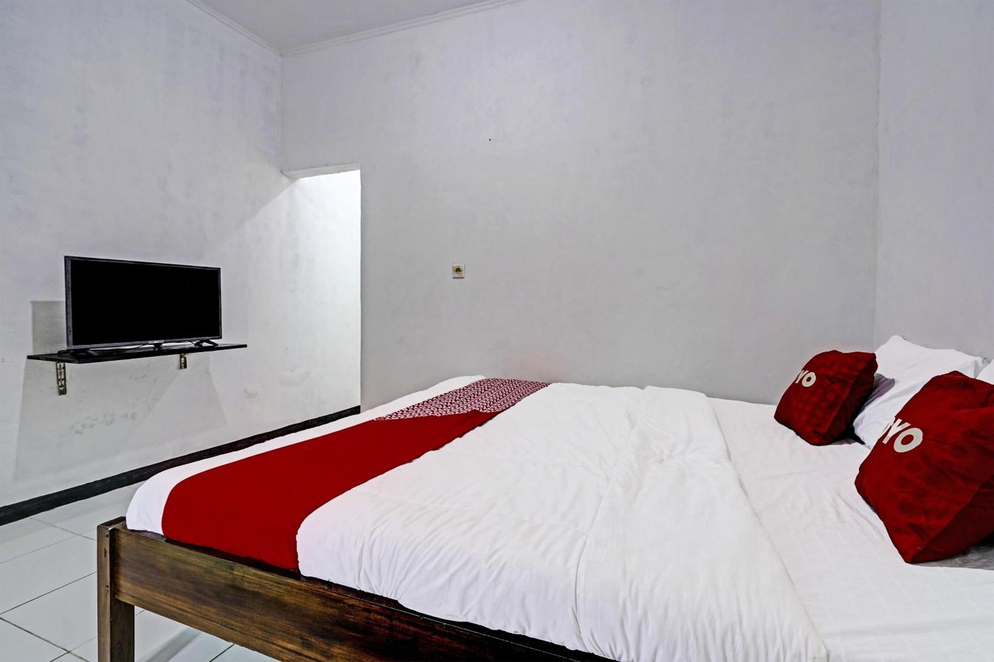 Oyo 91334 Permata Papua Guest House Pameungpeuk  Экстерьер фото