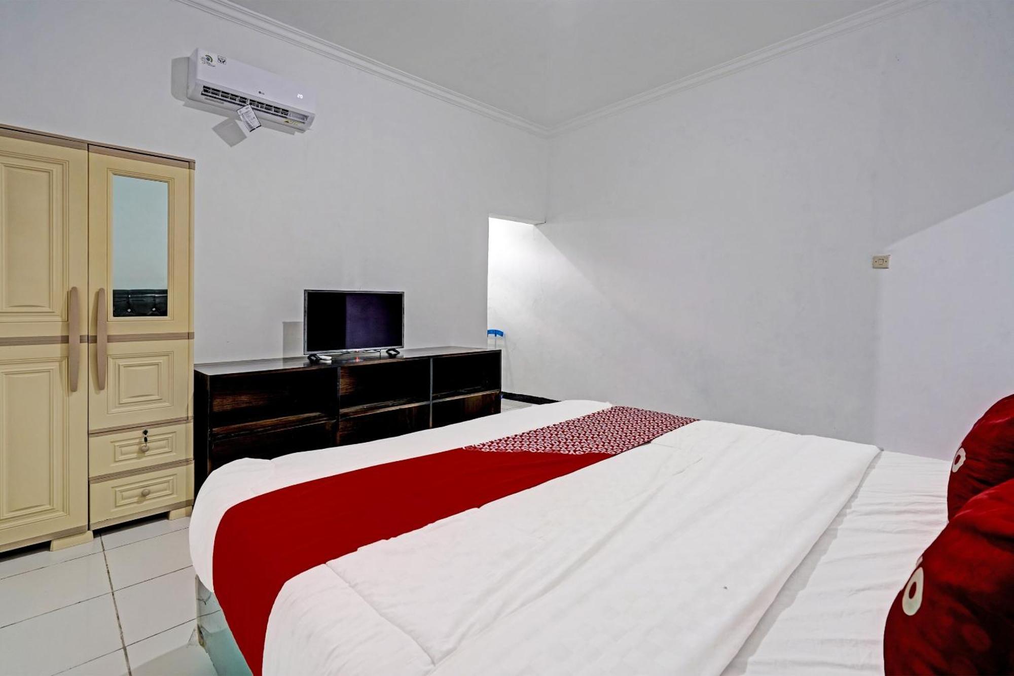 Oyo 91334 Permata Papua Guest House Pameungpeuk  Экстерьер фото