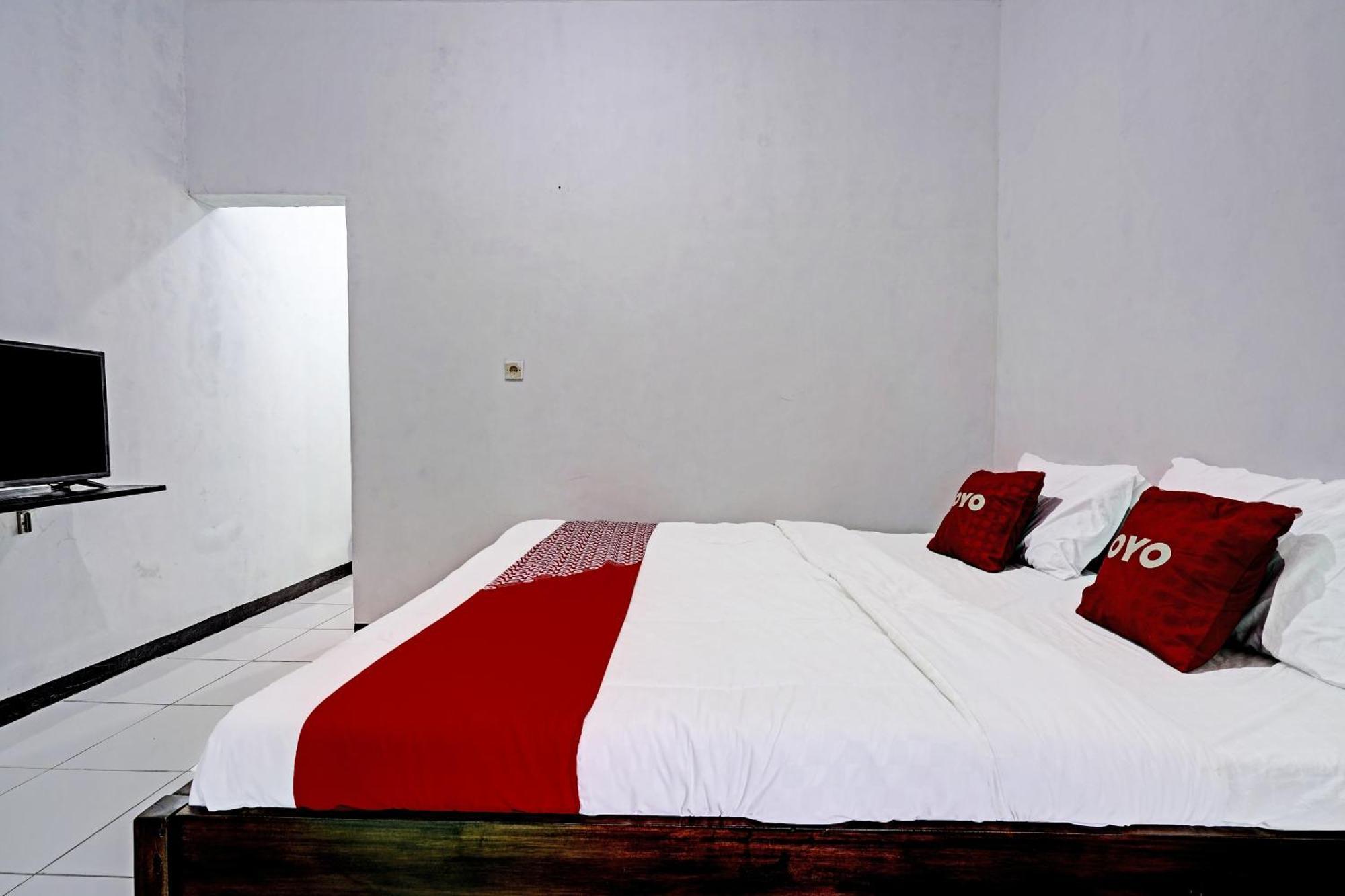 Oyo 91334 Permata Papua Guest House Pameungpeuk  Экстерьер фото