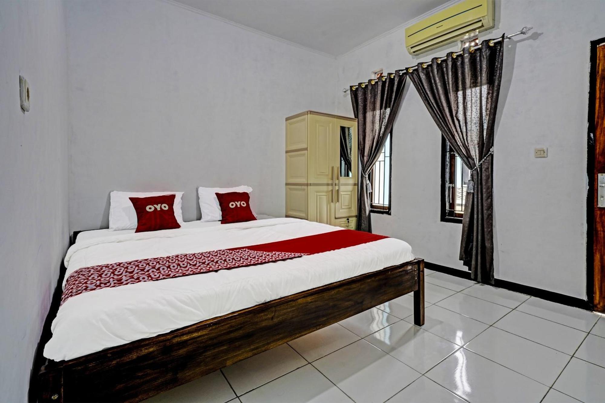 Oyo 91334 Permata Papua Guest House Pameungpeuk  Экстерьер фото