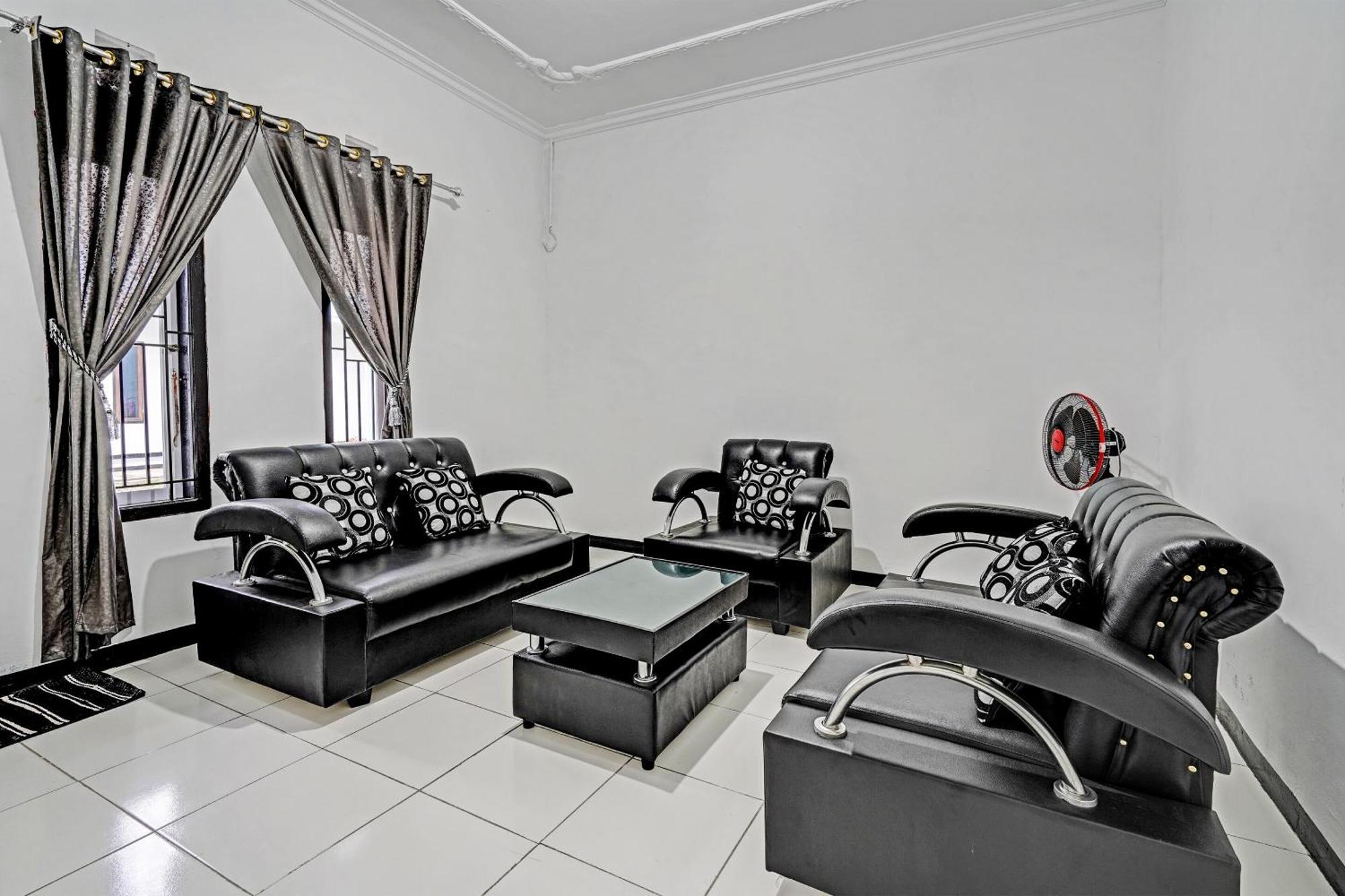 Oyo 91334 Permata Papua Guest House Pameungpeuk  Экстерьер фото