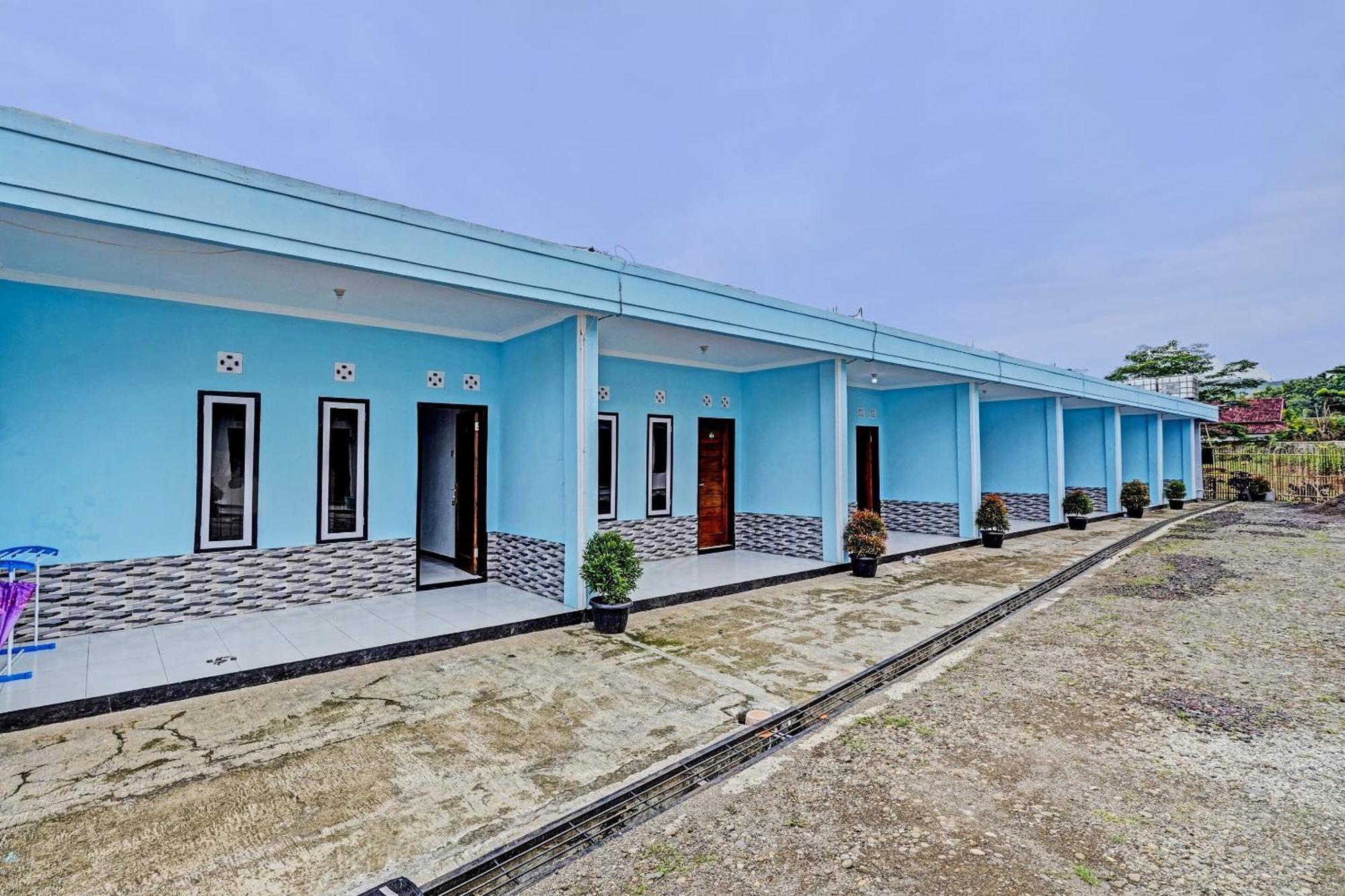 Oyo 91334 Permata Papua Guest House Pameungpeuk  Экстерьер фото