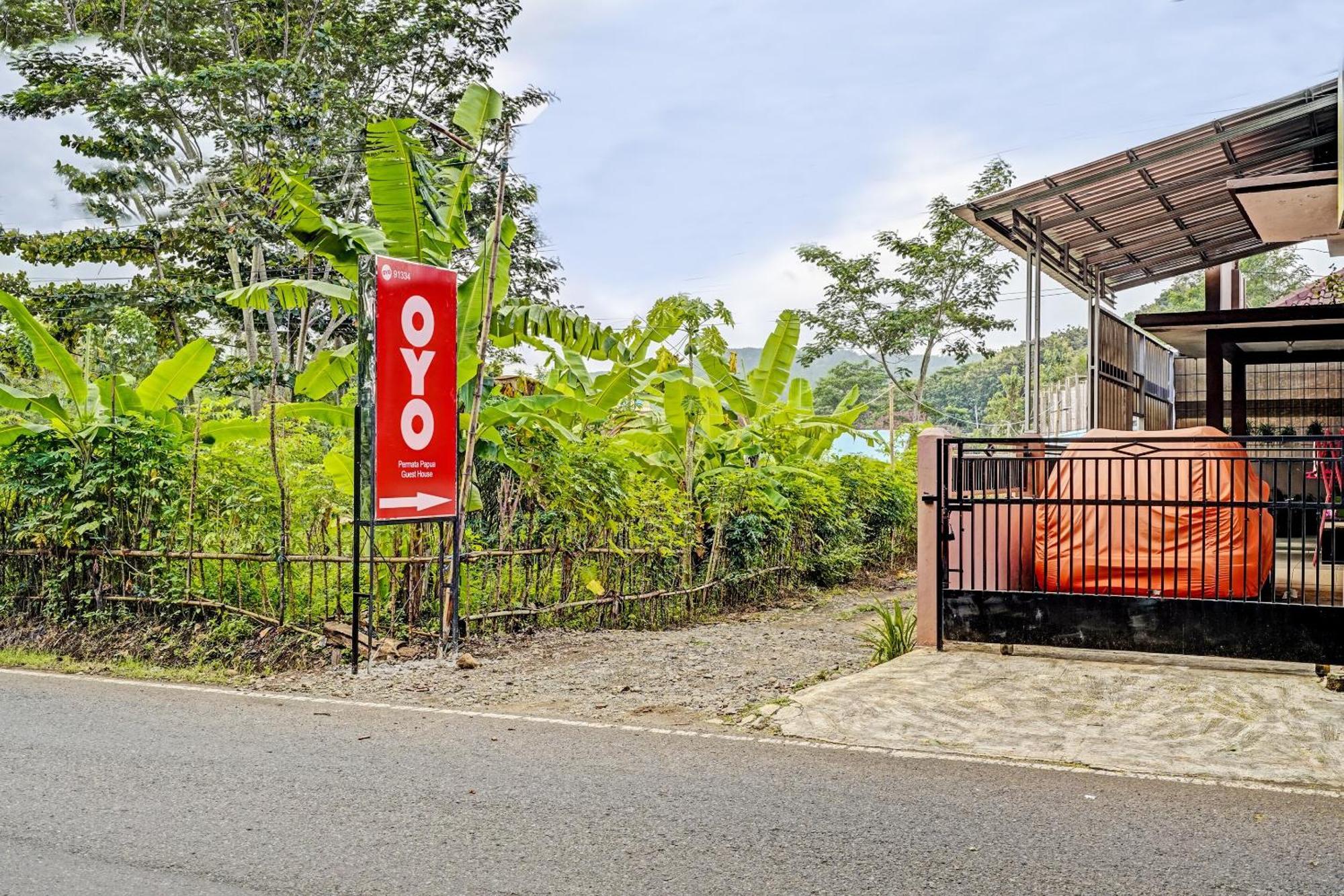 Oyo 91334 Permata Papua Guest House Pameungpeuk  Экстерьер фото